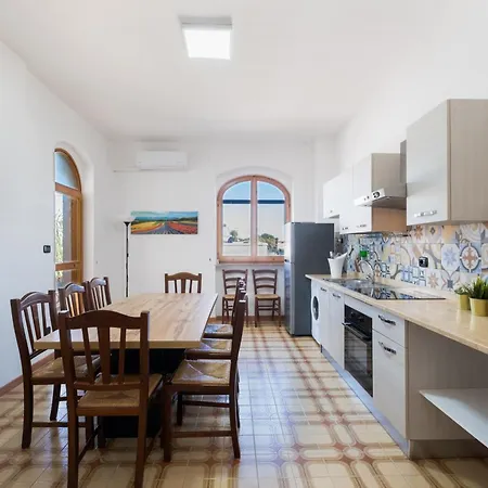 Gaudi - Sagrada Ferienhaus Sant Isidoro (Apulia)