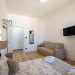Gaudi - Sagrada بيت للعطل *