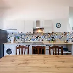 Gaudi - Sagrada بيت للعطل *