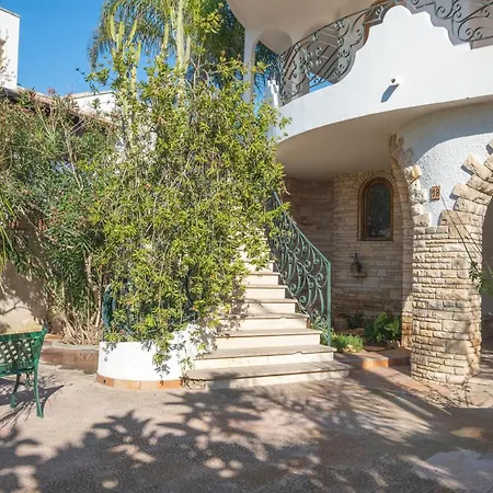 Gaudi - Sagrada Sant Isidoro (Apulia)